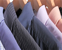 Hemd einfach am Bügel (maschinell gebügelt)